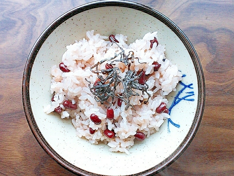 昆布茶と塩昆布の赤飯