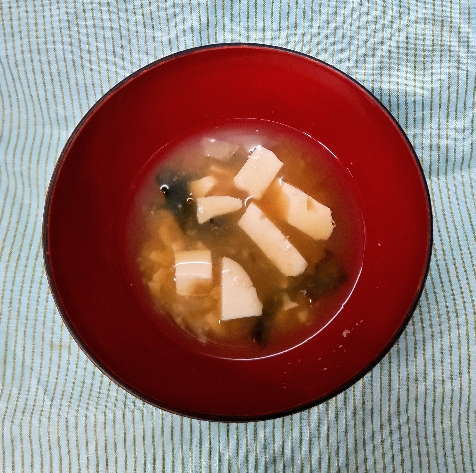 豆腐とわかめの味噌汁