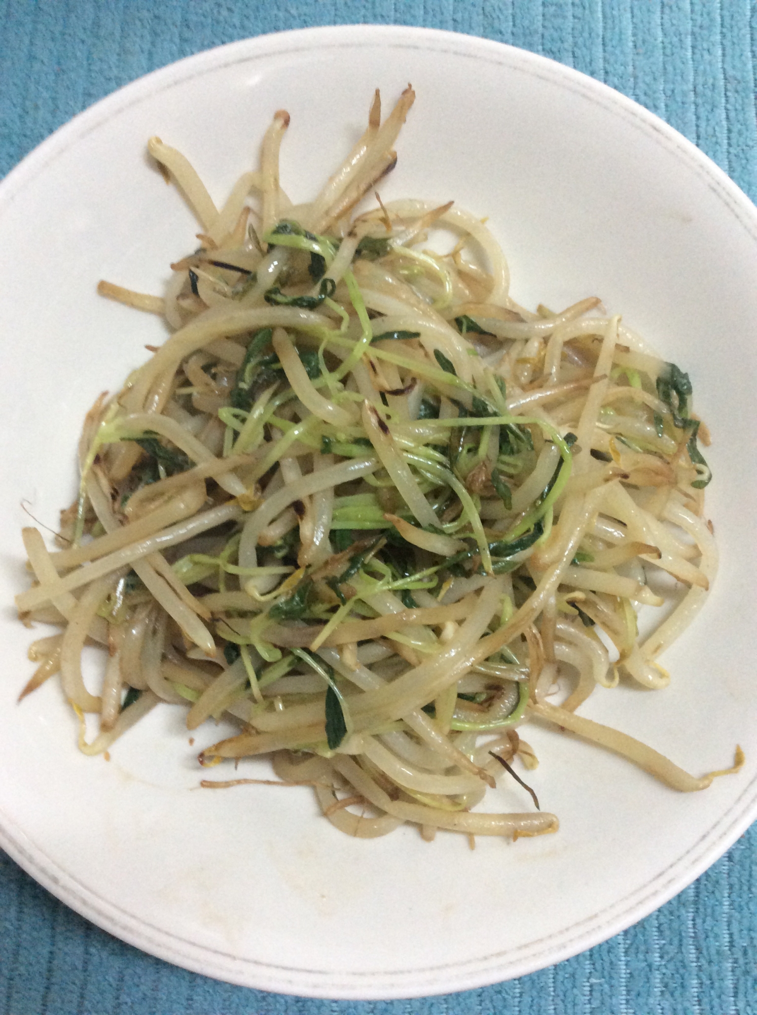 空芯菜の新芽ともやしで♪ごま油炒め