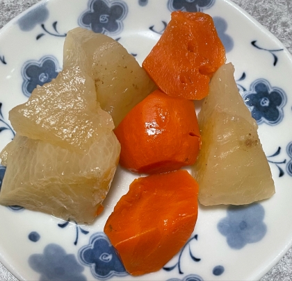 大根☆にんじん☆魚肉ソーセージの煮物