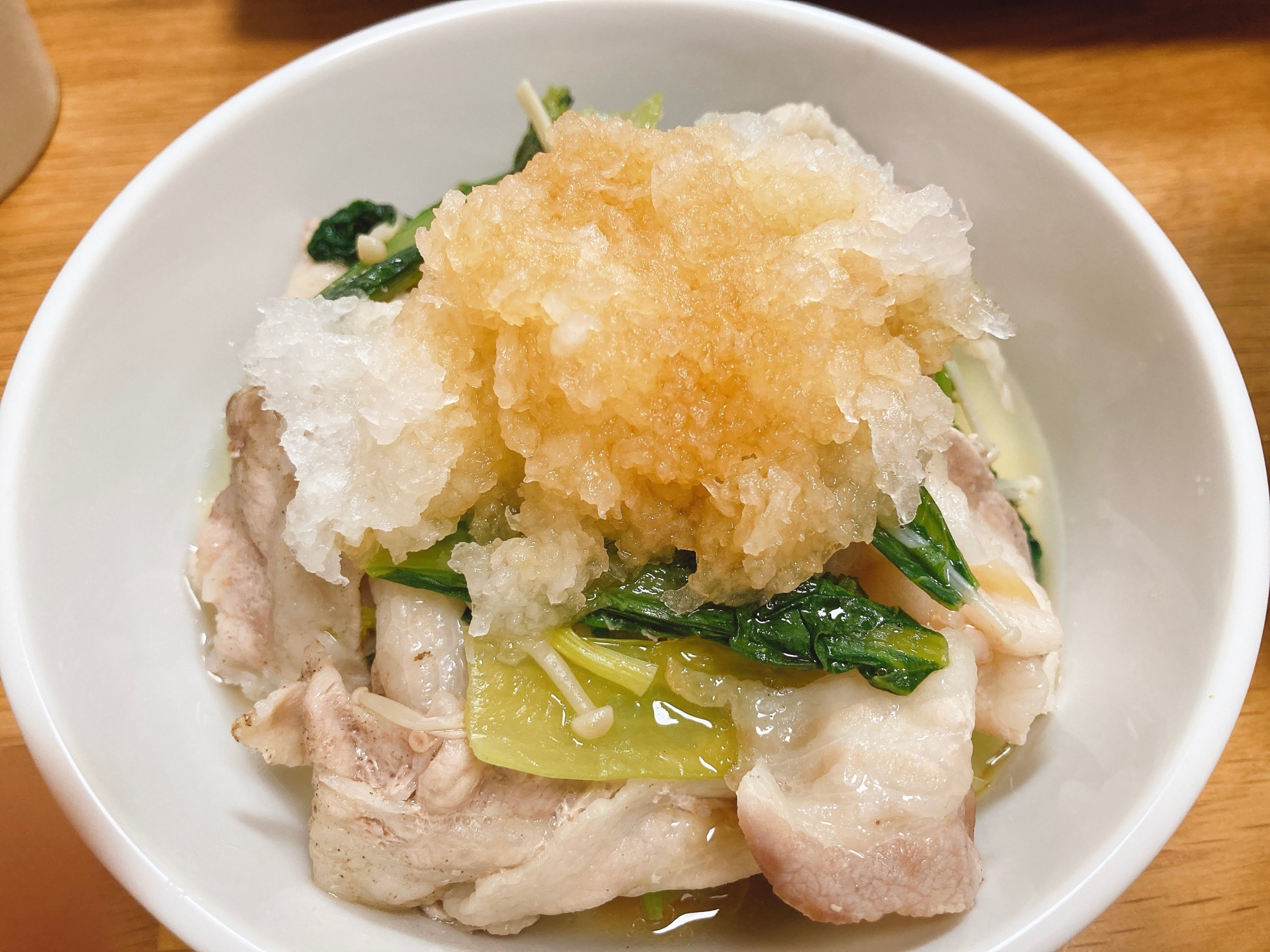 豚バラ肉と小松菜を蒸しておろしポン酢乗せ