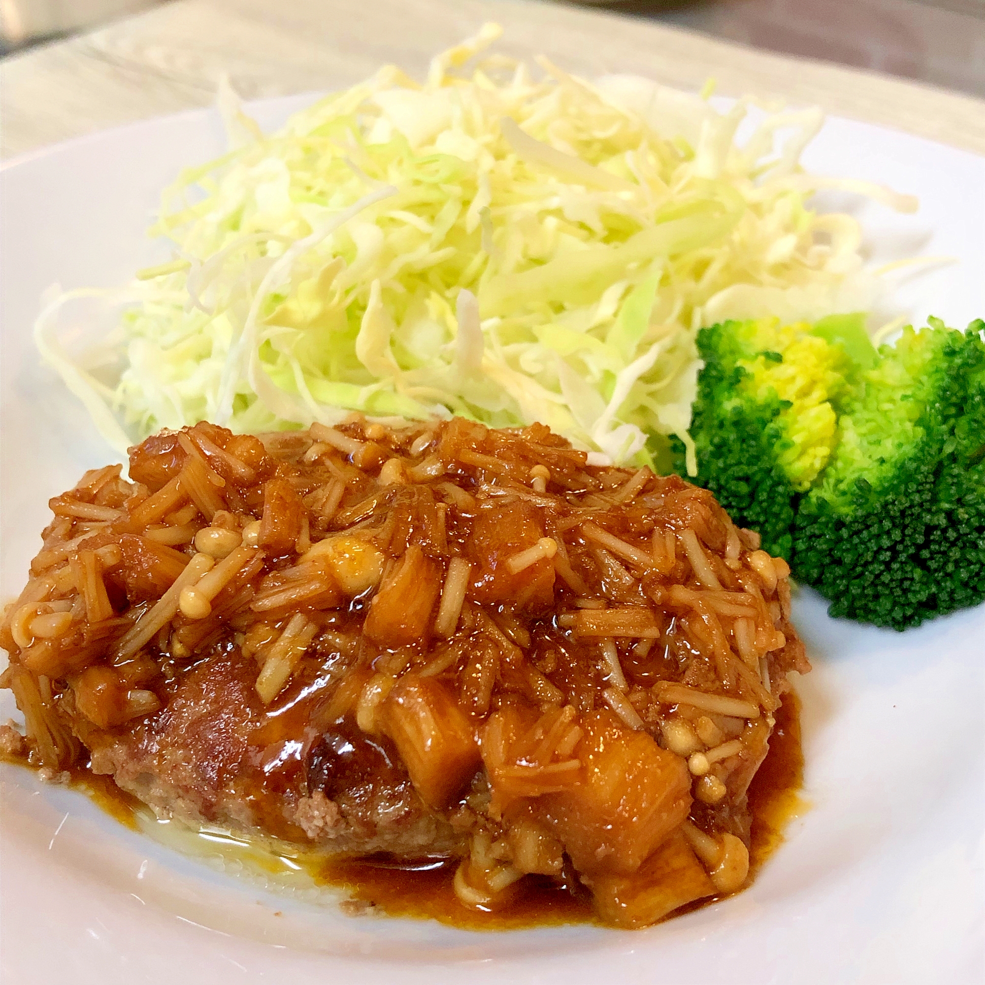 きのこソースかけ豆腐ハンバーグ