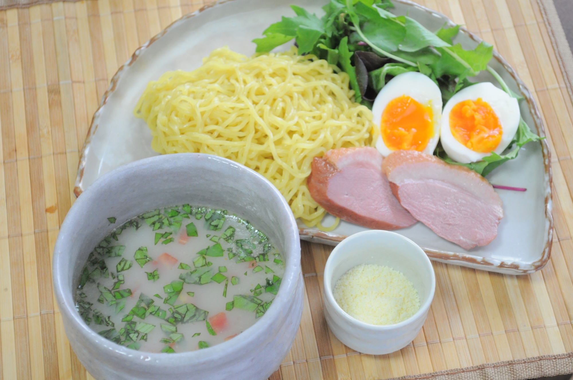 変わりつけ麺、バジルつゆ