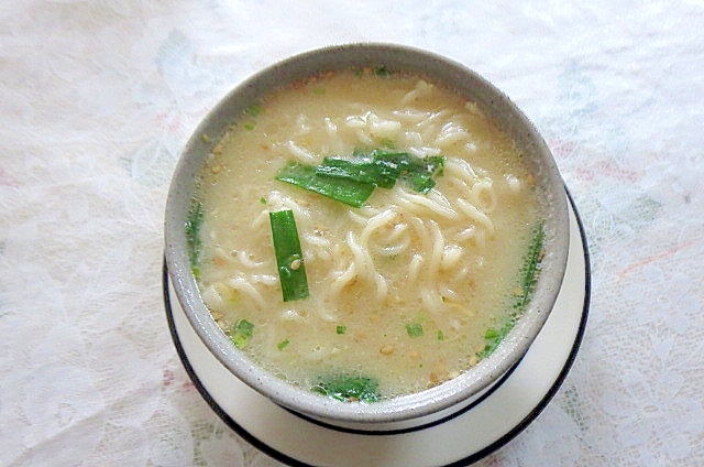 ニラ胡麻ミルクラーメン