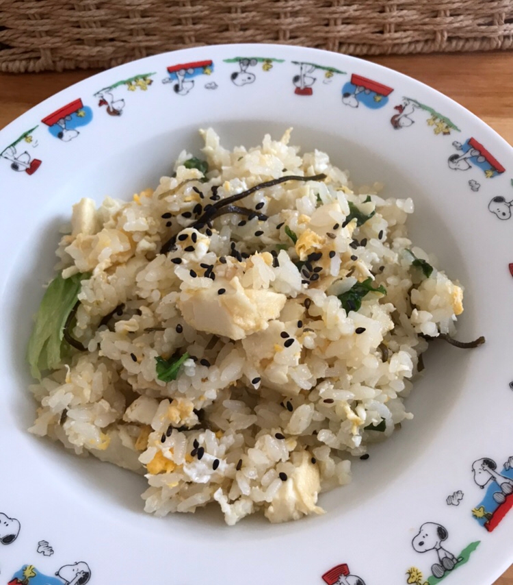 厚揚げと塩昆布、レタスのチャーハン