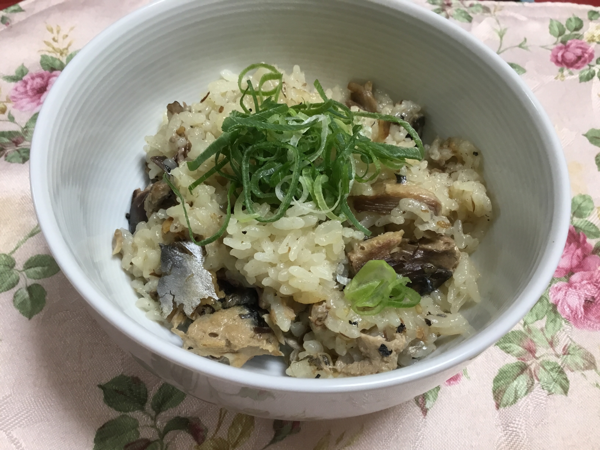 鯖の水煮缶詰で炊き込みご飯