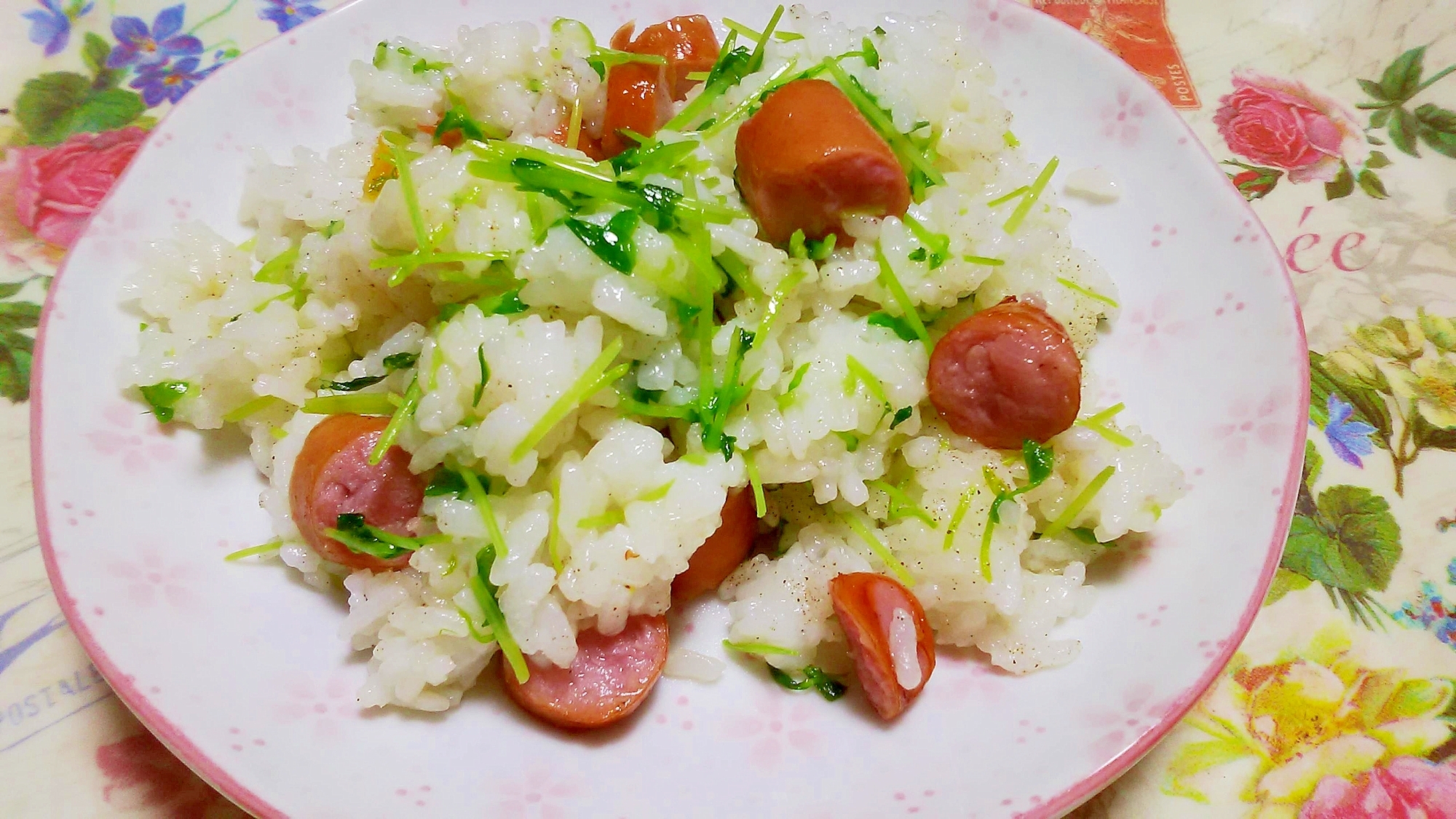 ソーセージと豆苗の焼き飯