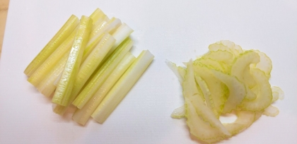 セロリが安くてたくさん買った来ました。こちらを参考にしてセロリを切り、いろんなレシピを作りました。ありがとうございました。