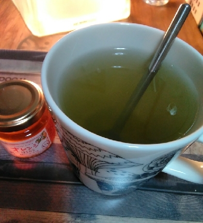 こんばんは☆緑茶も柚子も蜂蜜も大好き♥珈琲も紅茶も好きだけどやっぱり日本人なんで緑茶飲むとホッとできます(*´˘`*)美味しいレシピありがとうです♪♪