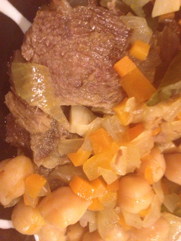 鹿肉とひよこ豆のコンソメ煮