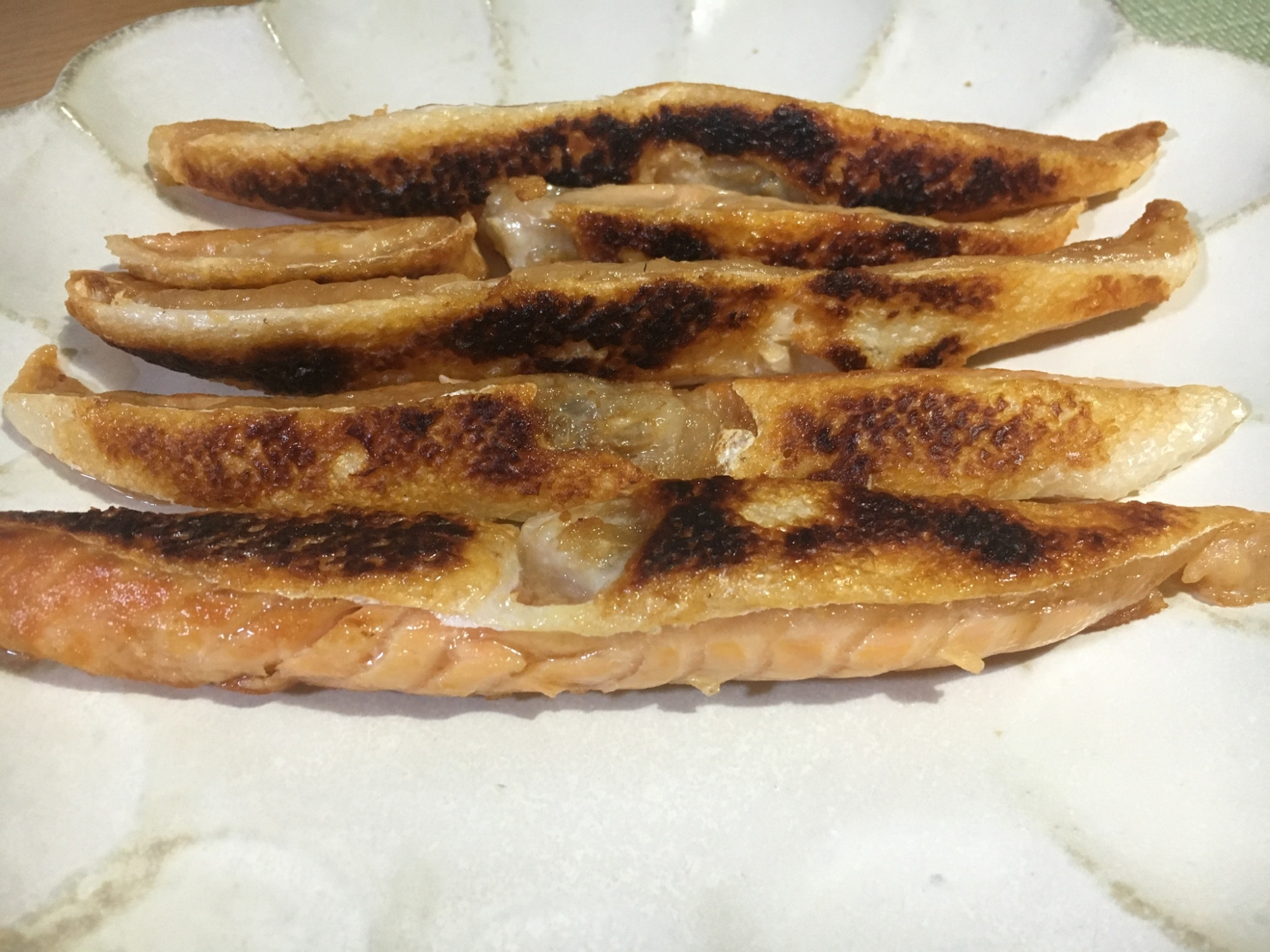 フライパンでパリッと美味しい鮭ハラス レシピ 作り方 By あや512 楽天レシピ フライパンでパリッと美味しい鮭ハラス レシピ 作り方 By あや512 楽天レシピ