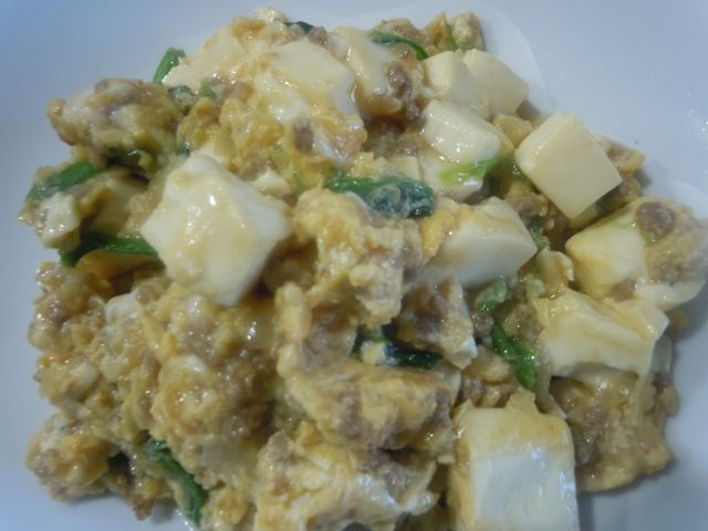 キューちゃんとひき肉とほうれん草と豆腐の卵炒め
