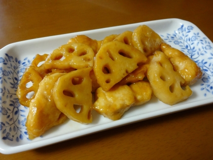 片栗粉をまぶしているので、ささみがパサつかずふんわり柔らか～い❤
シャキッとしたレンコンとの相性もピッタリ！
タレもしっかりと絡んで、とても美味しかったです♪