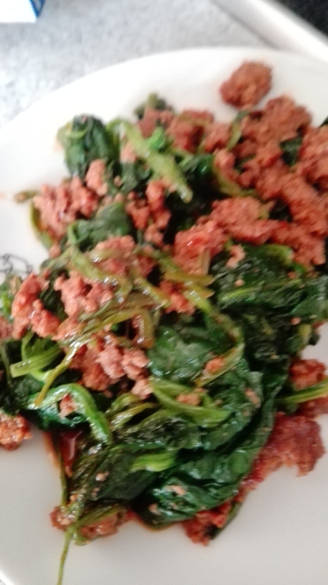 ハンバーグリメイク！ほうれん草のピリ辛そぼろ炒め