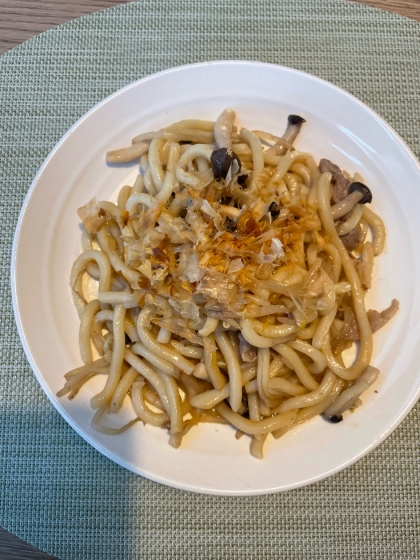 にんにく効いてる　きのこたっぷり焼うどん