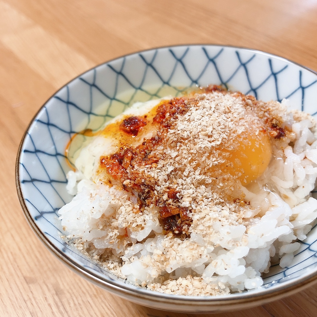 食べ過ぎ注意！食べラーすりごま卵かけご飯