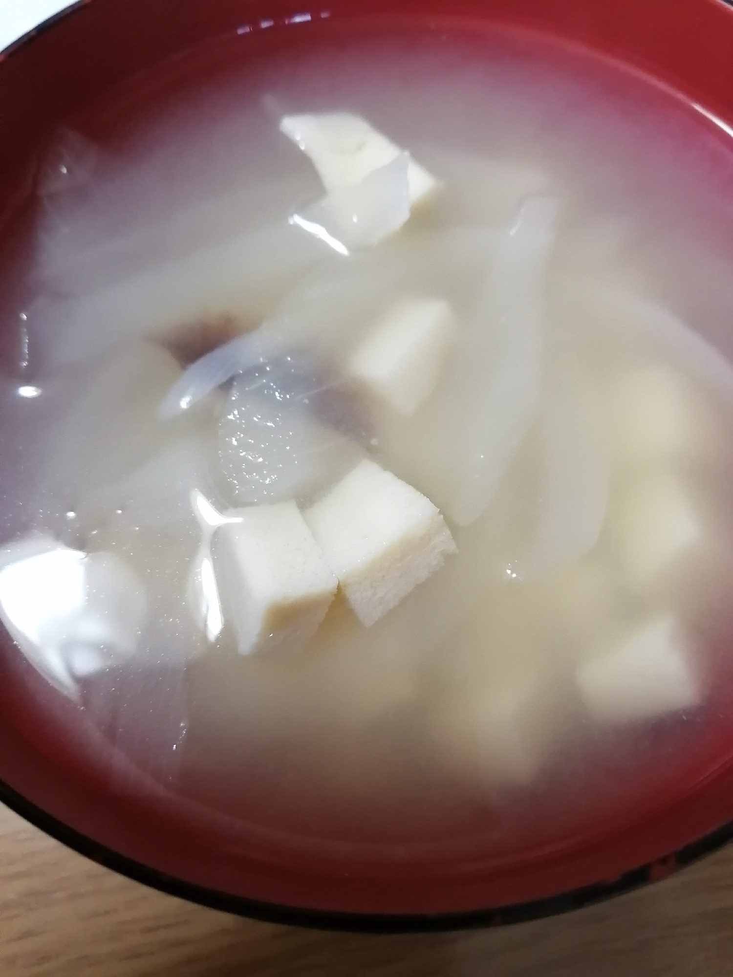 しいたけ、高野豆腐、玉ねぎ味噌汁