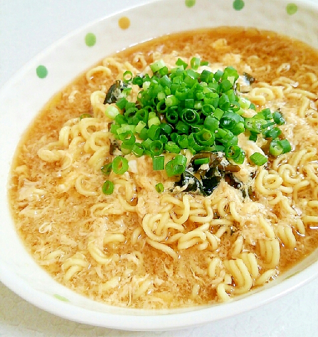 アレンジ☆ふんわり玉子とわかめの味噌ラーメン