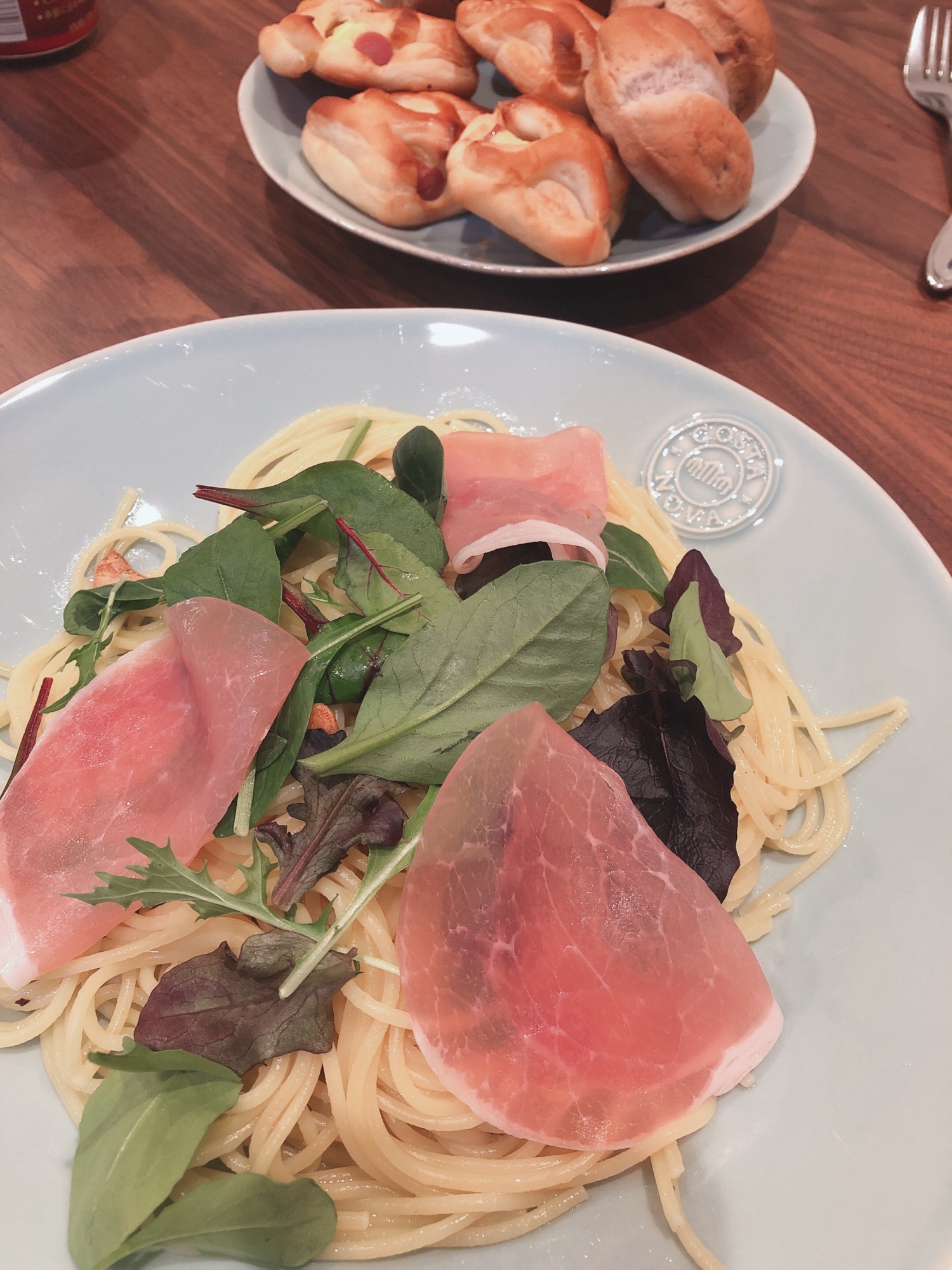 生ハムとベビーリーフのペペロンチーノ♫