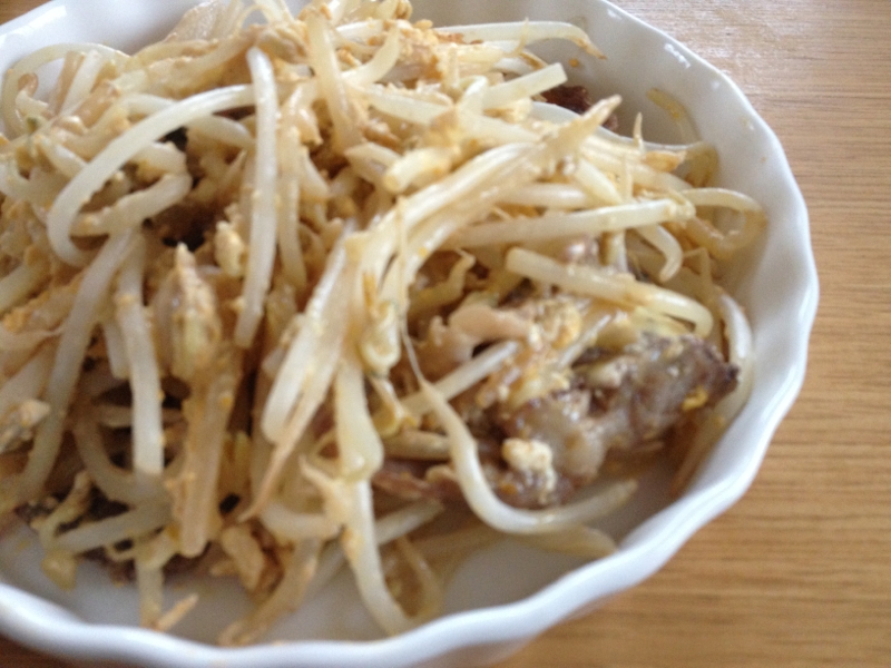 もやしの豚肉の卵とじ