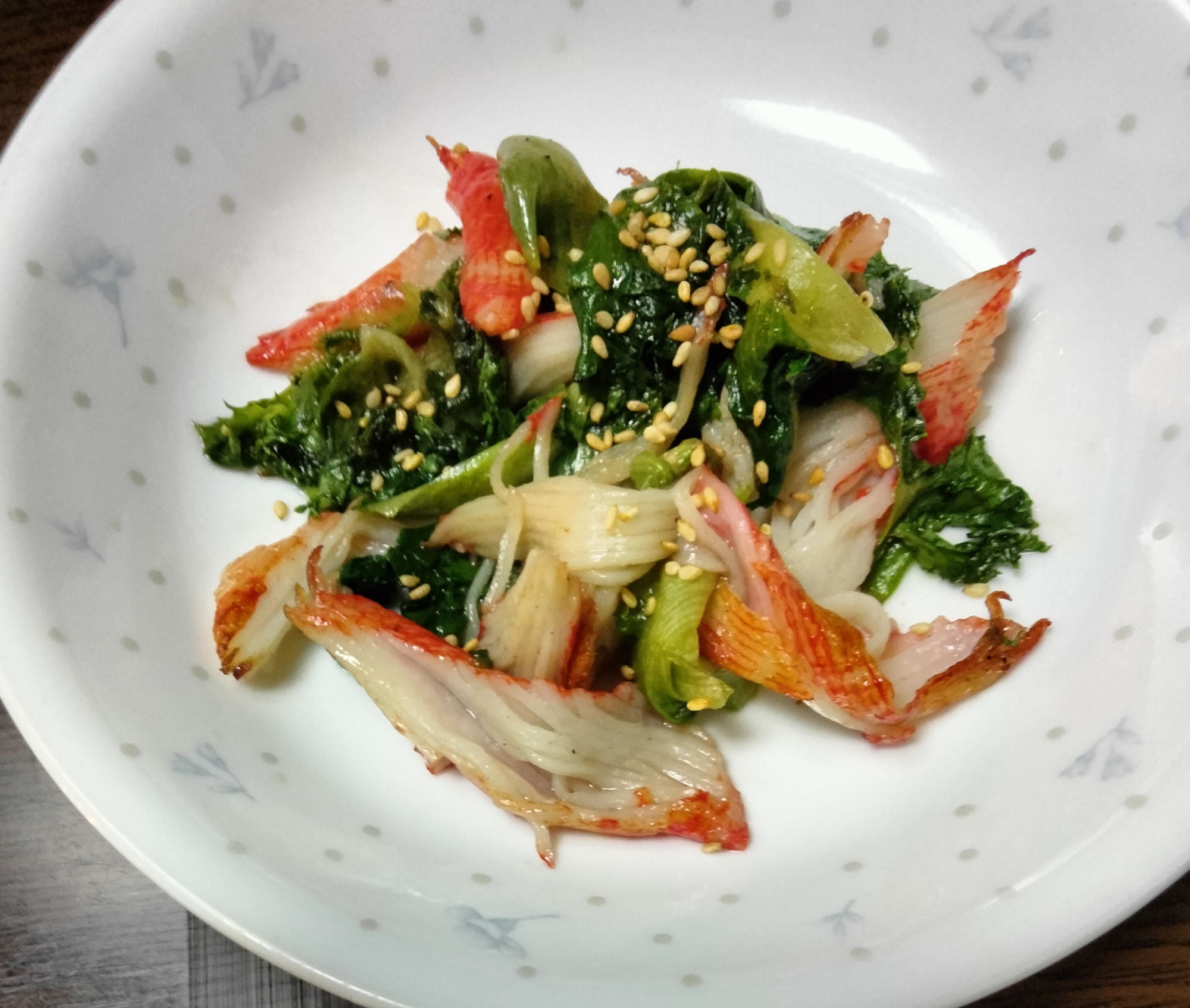 レタスとカニカマのバタポン炒め