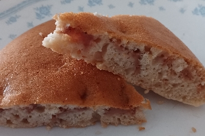 家庭菜園製のイチゴジャムを朝食のパンに付けて食べてるのですが飽きたし余ってしまって。家族がホットケーキにしたら美味しい～とたくさん食べてくれました！