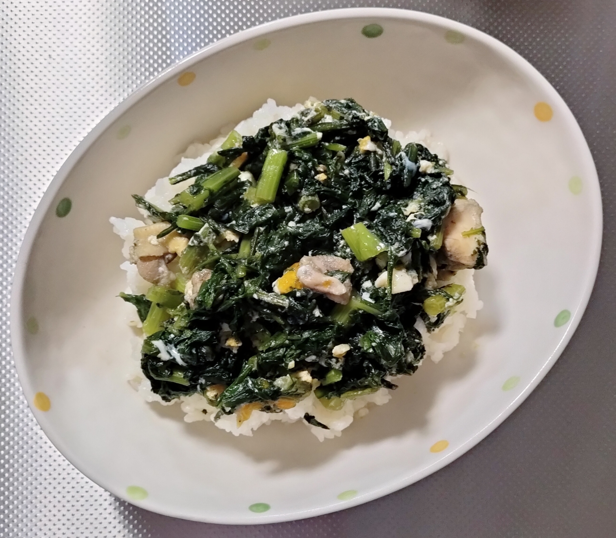 【苦みがうまい！】春菊を食べる親子丼