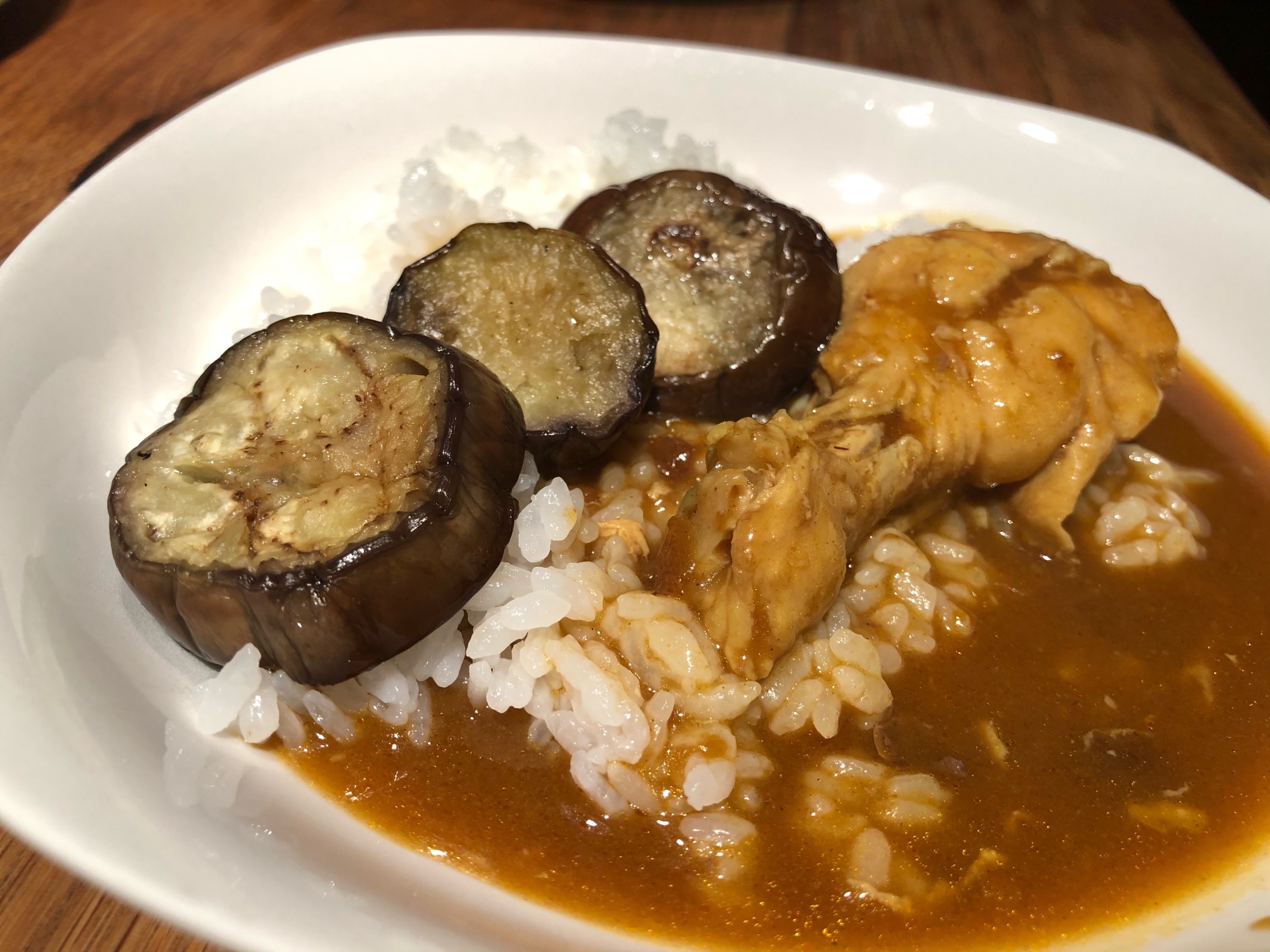 鶏手羽元とナスだけのシンプルカレー