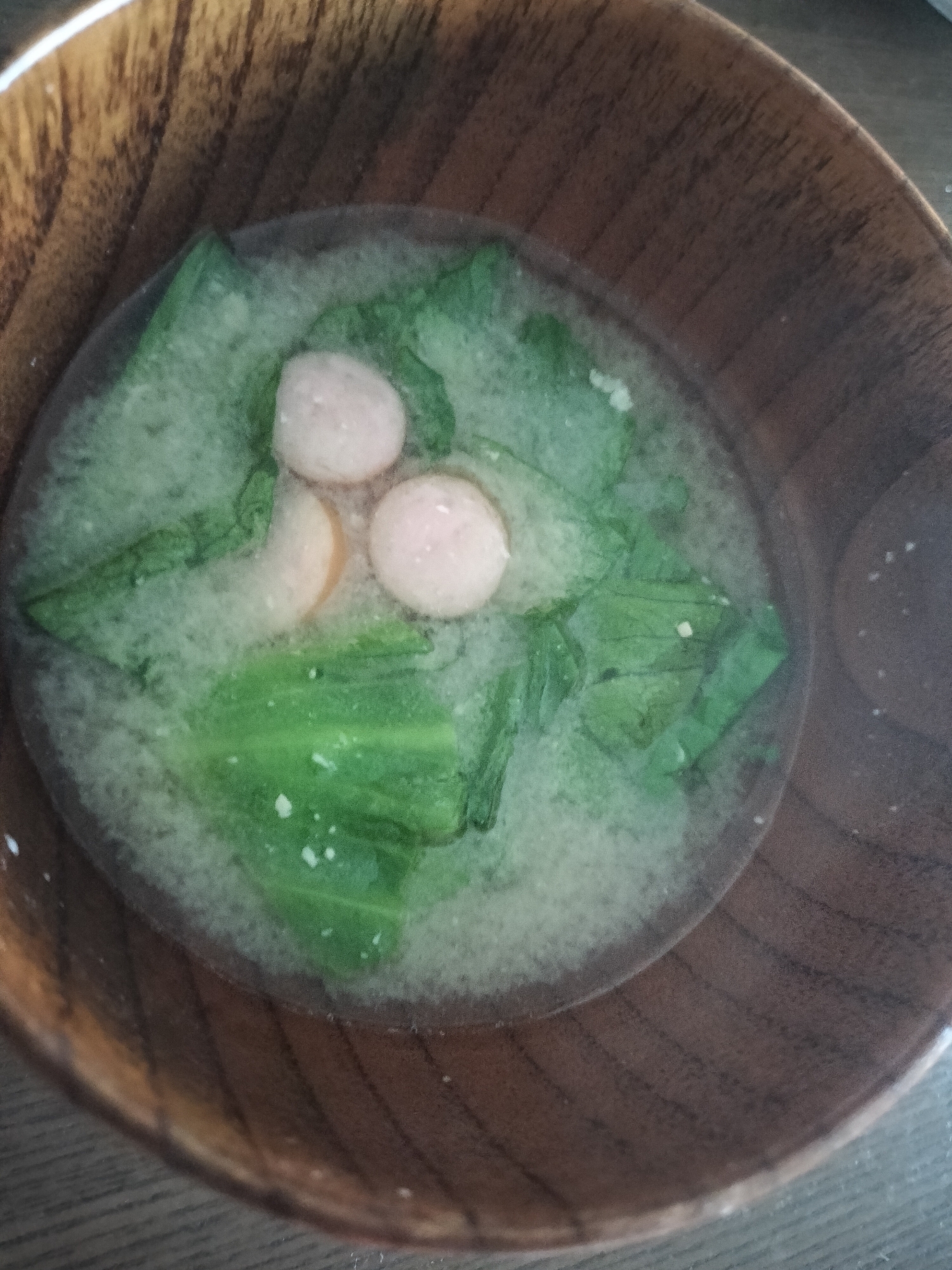 ほんのり洋風　レタスの外葉とウインナーのお味噌汁