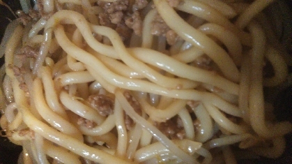 ひき肉ともやしの焼きうどん♪