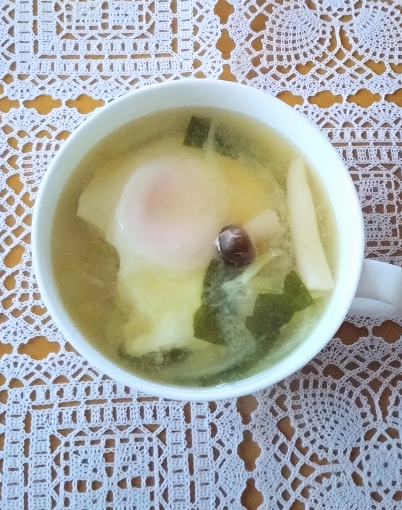 玉ねぎとしめじと落とし卵のお味噌汁☆