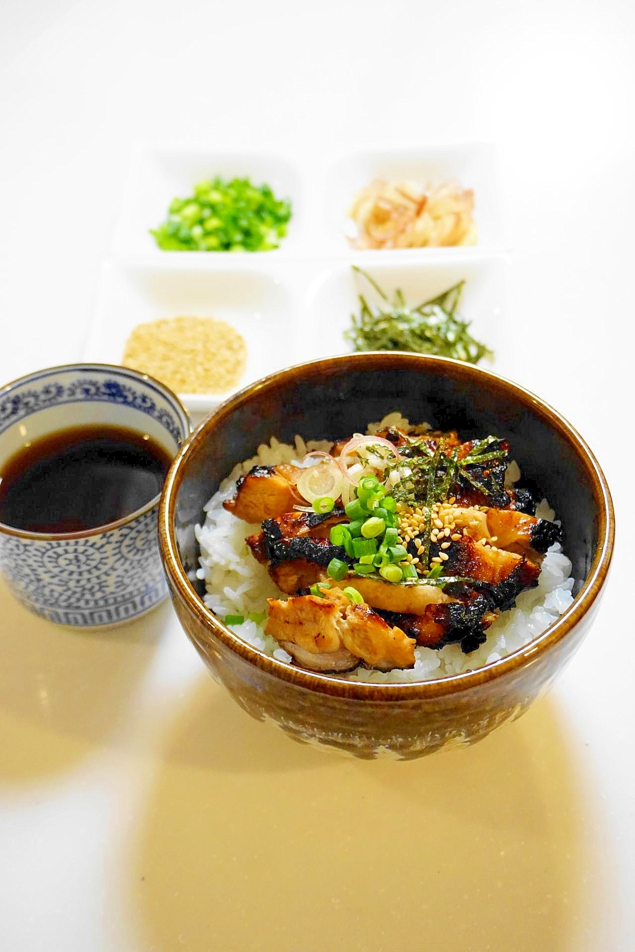 鰻のひつまぶしに匹敵する美味しさ！鶏ひつまぶし丼