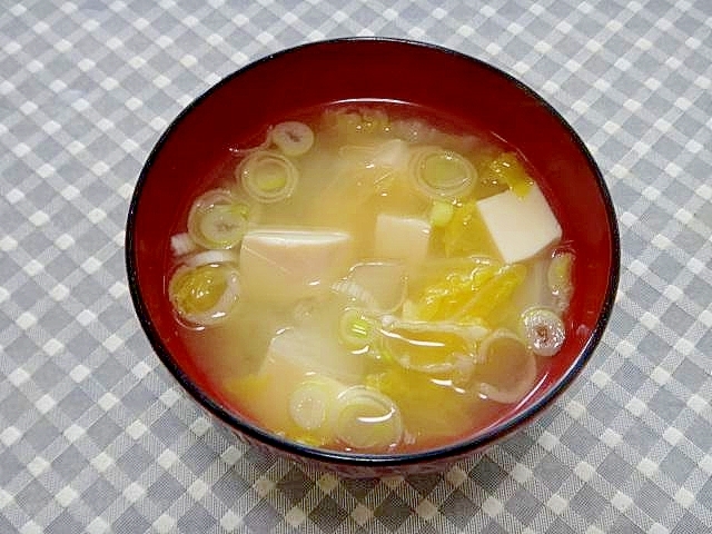 豆腐と白菜の味噌汁