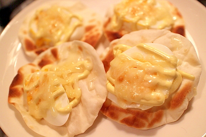 【簡単】余った茹で卵と餃子の皮で焼きカナッペ