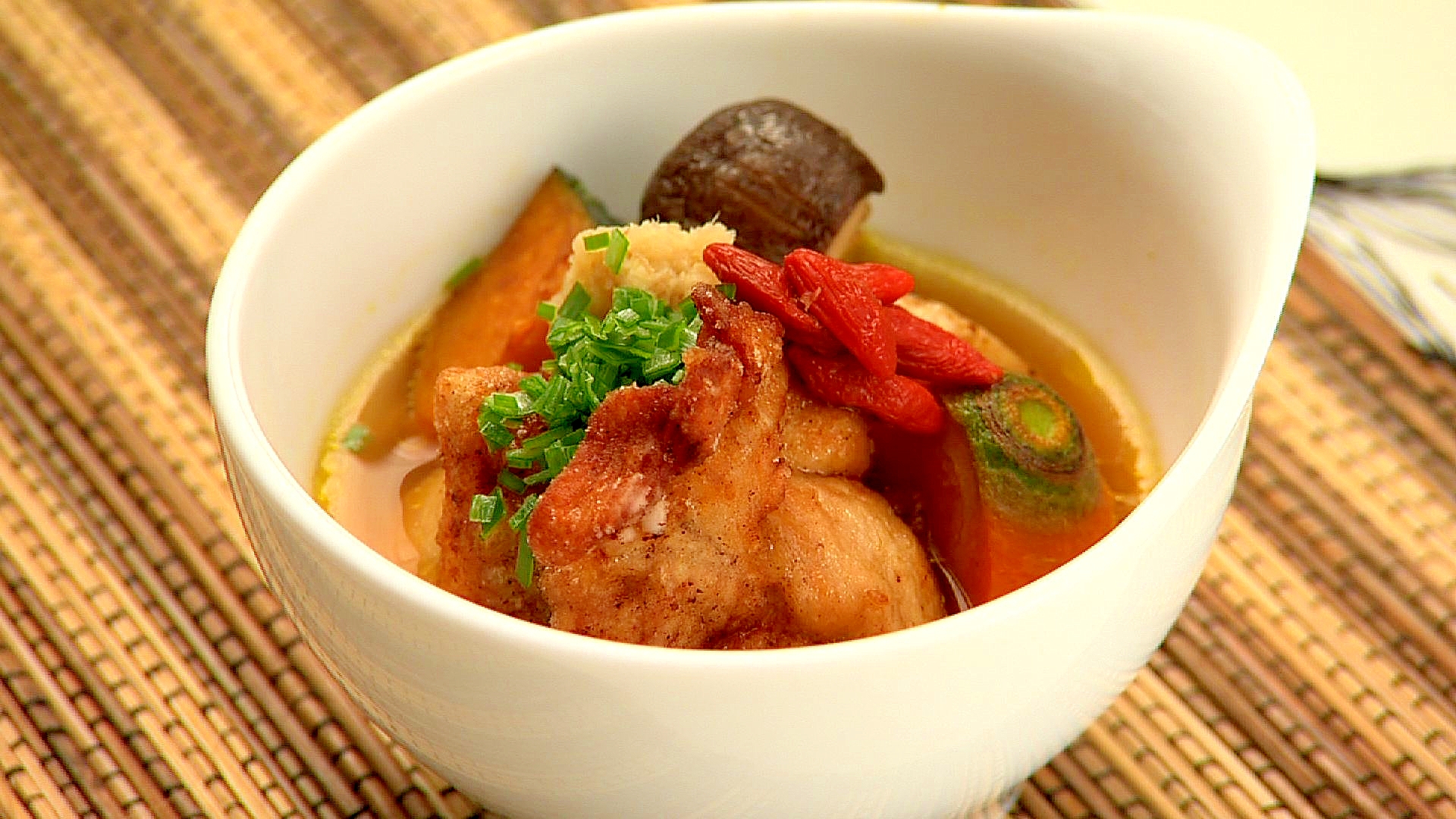 冬野菜と鶏の唐揚げスープ