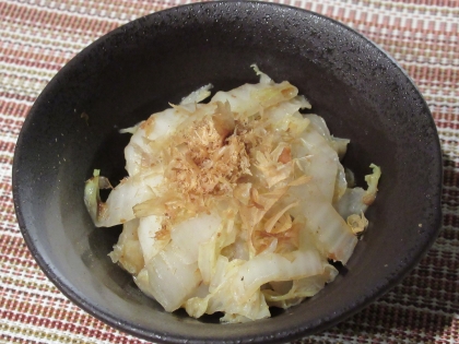 白菜が残っていたので使い切りに！
かつお節の旨みとごま油の風味でご飯にも合いますね(^_-)-☆
美味しくいただきました♪