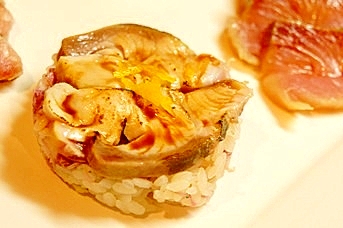 昆布〆鰤　de 前菜風鰤の炙り寿司