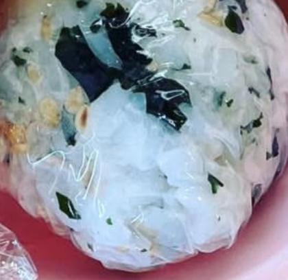 ♦ポテサラと唐揚げのわかめおにぎり♦