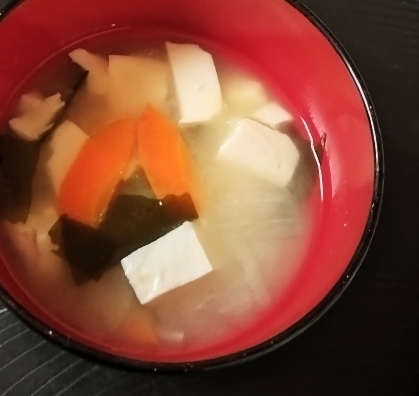 ねぎたっぷり！豆腐とにんじんの味噌汁