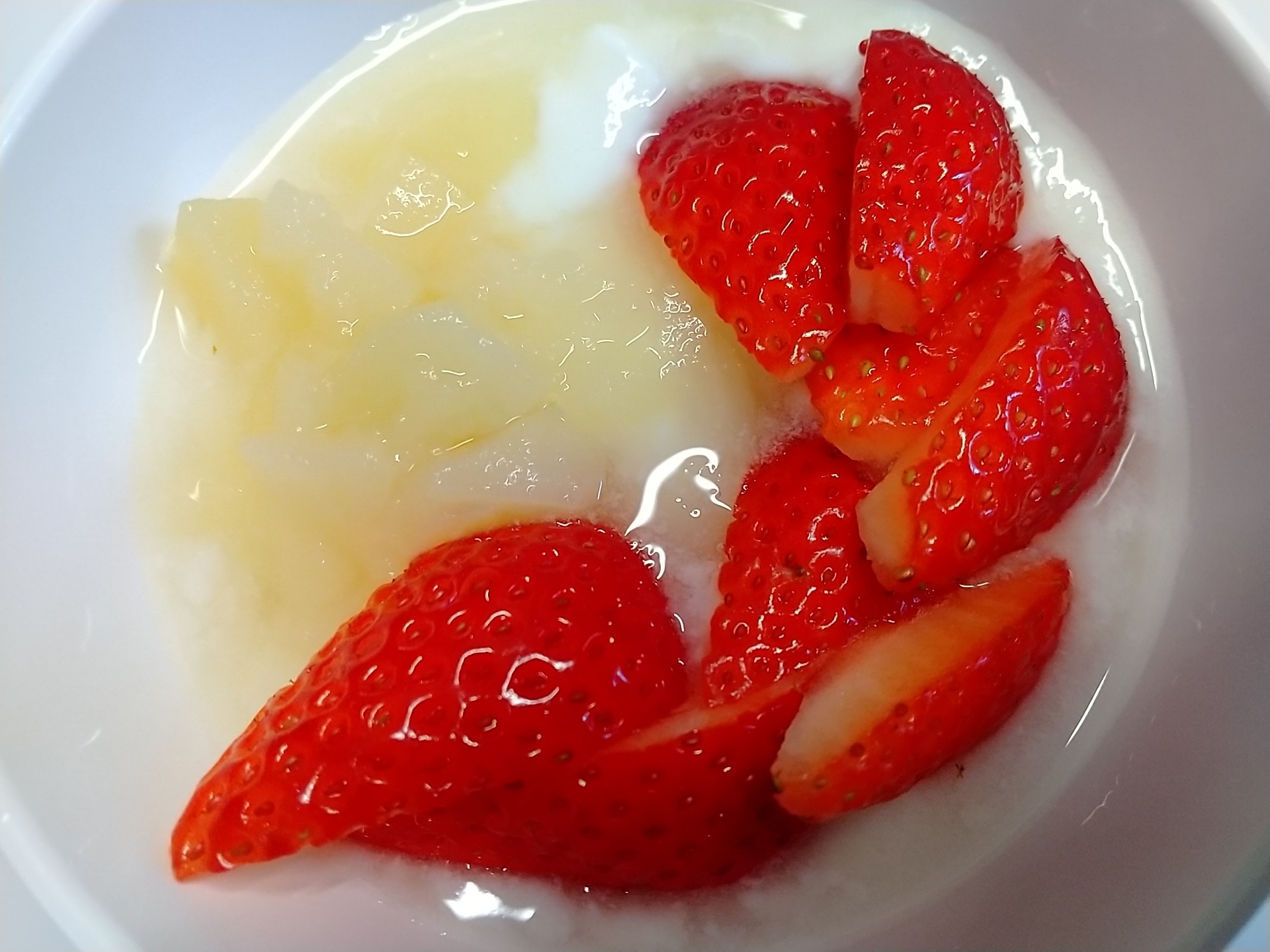 いちごと桃のヨーグルト