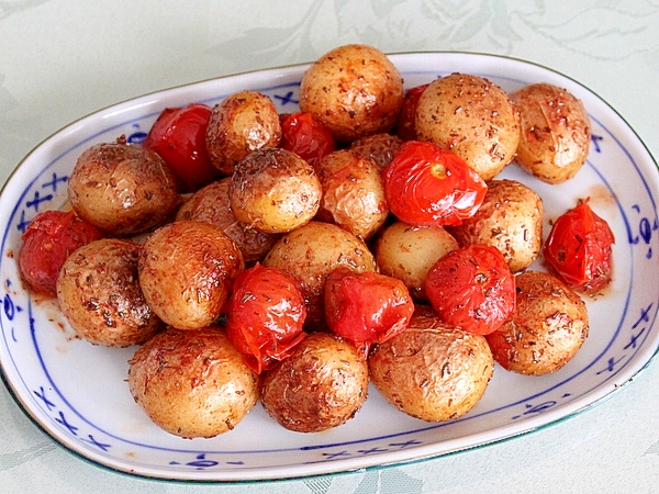 新じゃがとトマトのローズマリーソテー