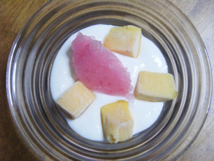 冷凍フルーツは、マンゴー♪肝心のアサイスムージーが無いから、かき氷を乗せた（笑）
❤・・❤シンプルになっちゃったけど、すっごく美味しかったヨ♪ご馳走様でした！