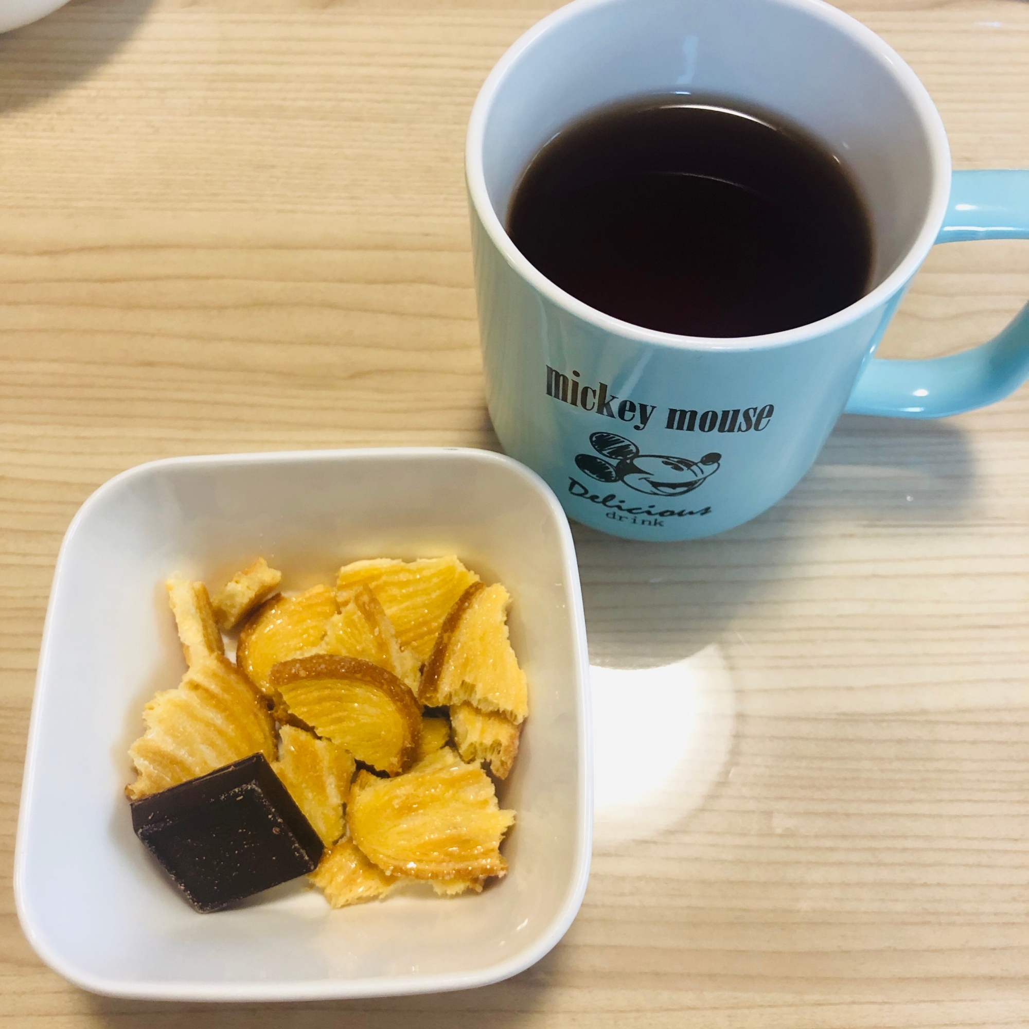 みかんティーとパイとチョコ添えのおやつプレート