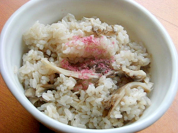 ほのかに香る❤桜フレーク＆舞茸の炊き込みご飯♪