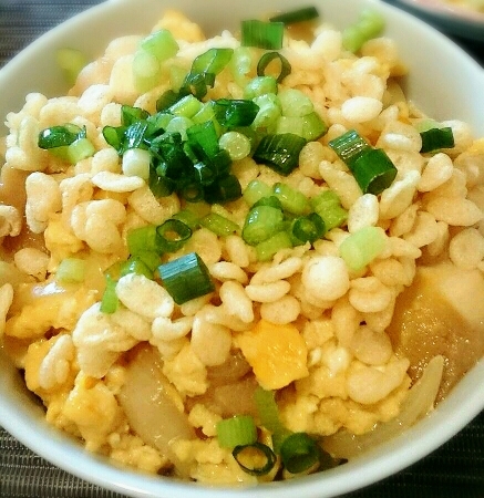 お麩と揚げ玉の卵とじ丼