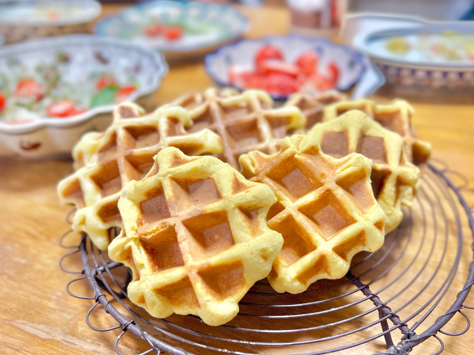 器に盛られたおからのワッフル