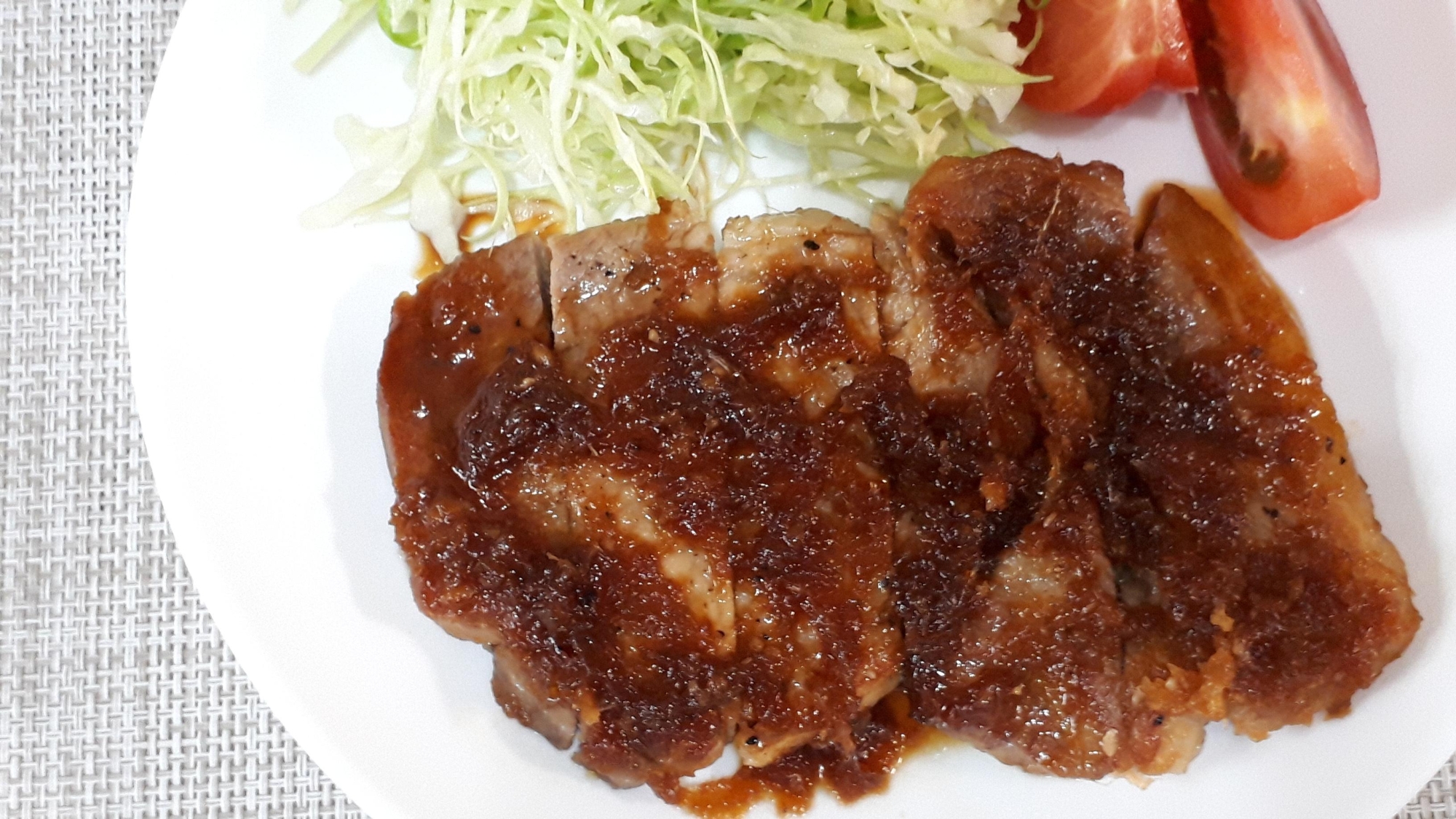 【ポークジンジャー】厚切り肉の生姜焼き