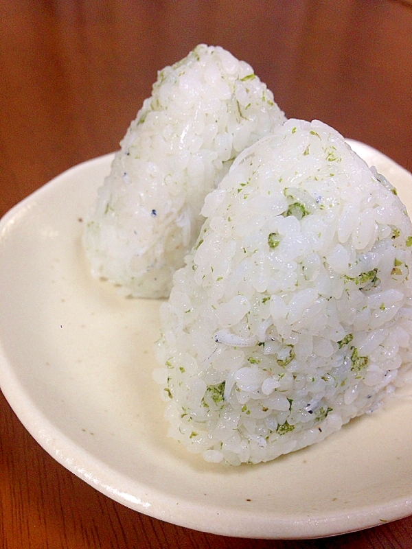 しらすと青のりのおにぎり レシピ 作り方 By Tukuyo93 楽天レシピ しらすと青のりのおにぎり レシピ 作り方 By Tukuyo93 楽天レシピ