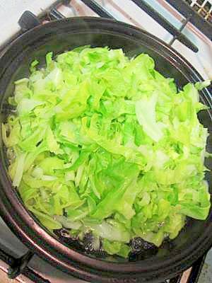 タジン鍋活用！　キャベツ蒸し