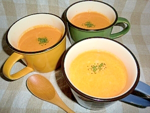 オレンジ色がきれいなキャロットスープ♪